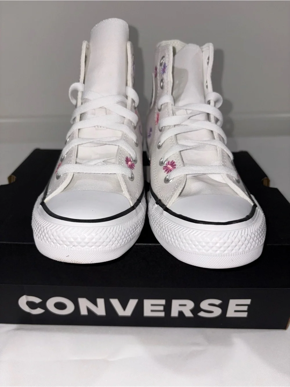 Converse Kids White High-Top Sneakers - New  Flower Embroidery US 5.5 - EU 38
